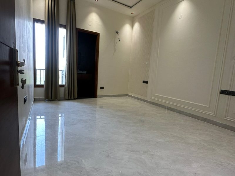 Full Spacious hallway