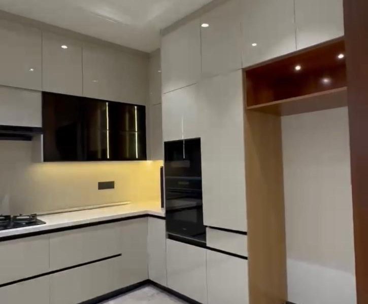 Luxury Kitchen in 5BHK Villa